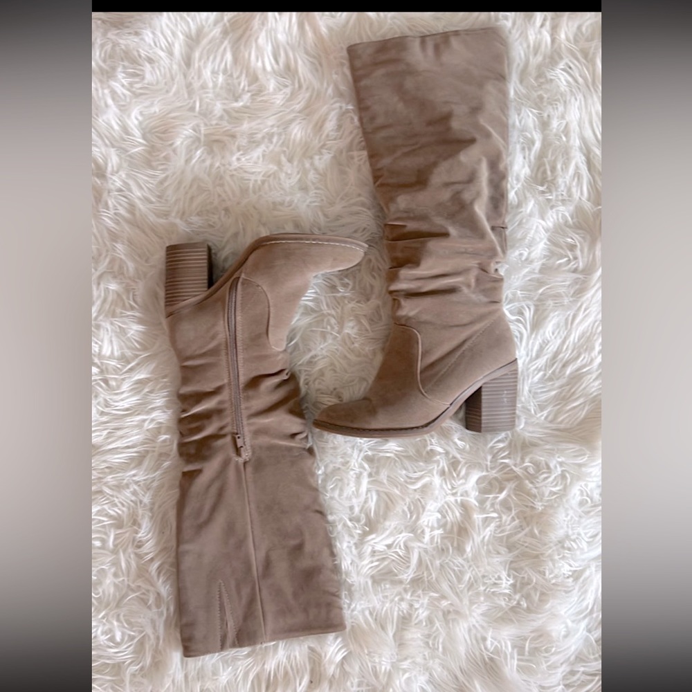 Universal Thread, Women’s Tan Tall Boots Size 7